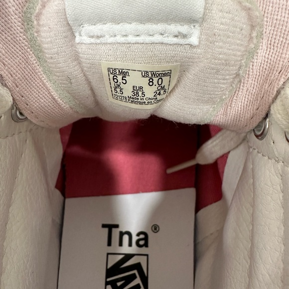 Aritzia x Vans Sk8-Hi - Picture 2 of 5